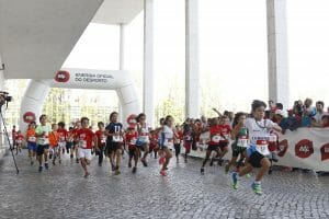 Mini atletas a participar na prova EDP Mini Maratonas no Parque das Nações em Lisboa